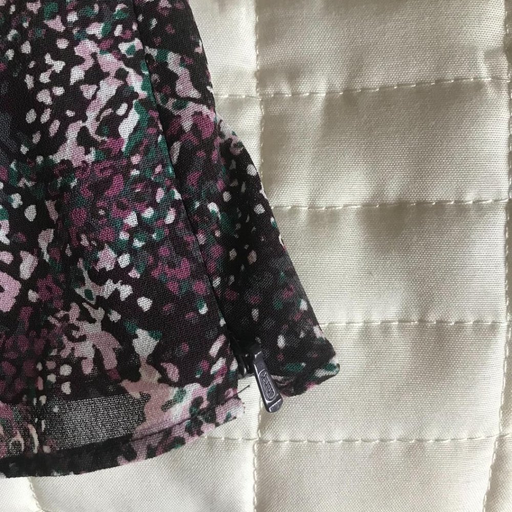 Axcess by Liz Claiborne V-Neck Sleeveless Blouse - Picture 9 of 13
